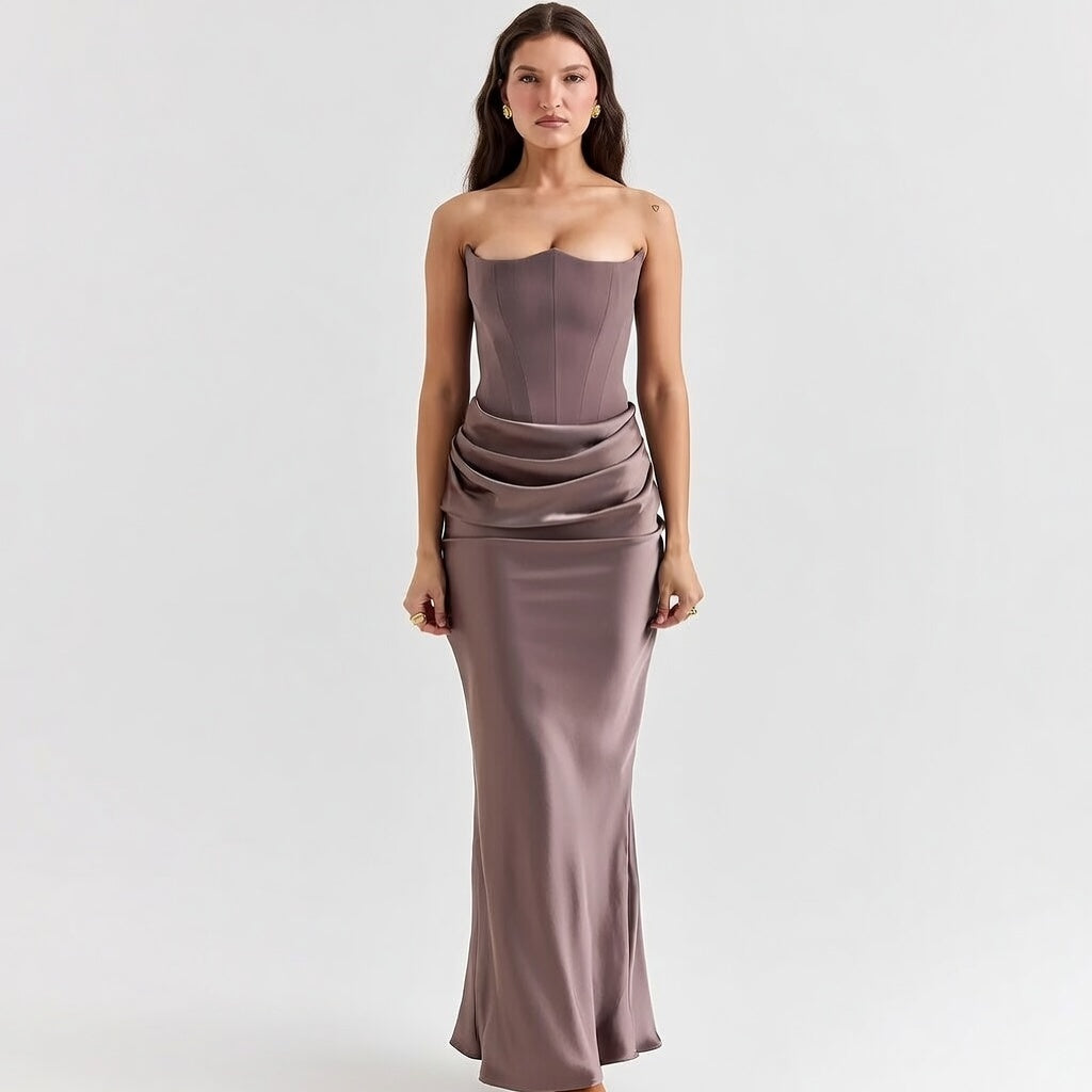 Elegantes, trägerloses langes Partykleid mit offenem Rücken